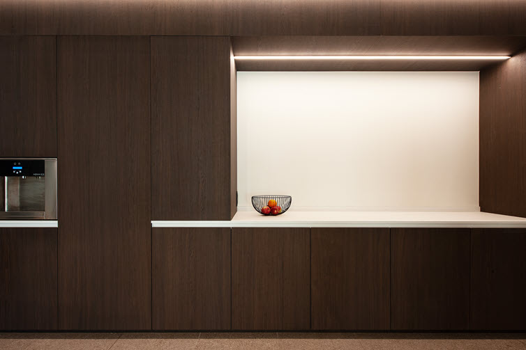 UV-resistant kitchen cabinets in dark brown Master oak with oak wood look